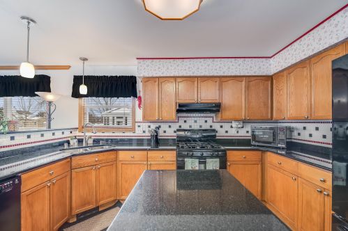 6820 107 Ave, Kenosha WI 53142-7864 exterior