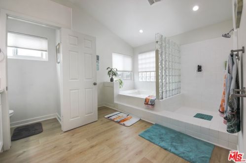 218 Indianapolis Ave, Huntington Beach CA 92646-5043 exterior