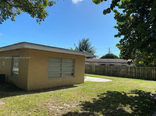 1624 23 Ave, Hollywood FL 33020-1215 exterior