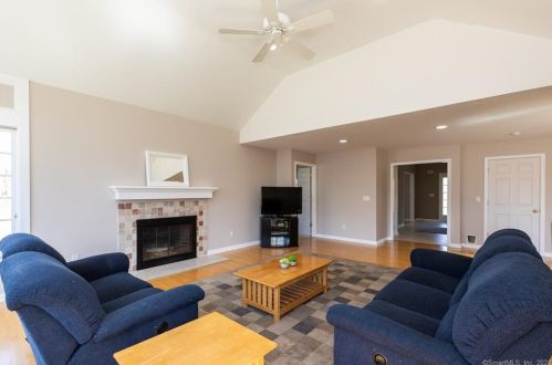 34 Mudry Farm Rd, Brookfield Center CT  06804-3542 exterior