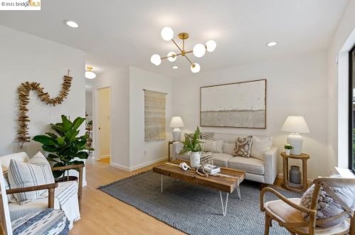 3822 39th Ave, Oakland, CA 94619-2052