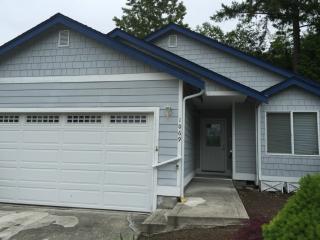 1069 5th St, Mcneil Island, WA 98388-1810