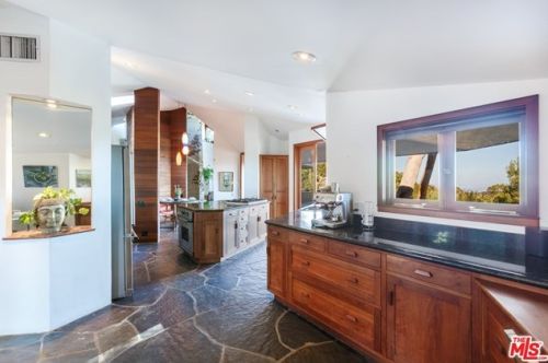 2440 Minard Rd, Topanga CA  90290-3402 exterior