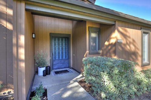 621 Las Perlas Dr, Santa Barbara, CA 93111-1454