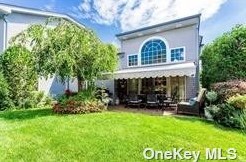 431 Madeira Blvd, Huntington Station NY 11747-5212 exterior