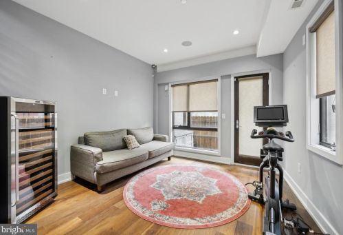 310 Fairmount Ave, Philadelphia PA  19123-2931 exterior