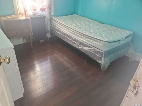 118-11 192nd St, Jamaica, NY 11412-1043