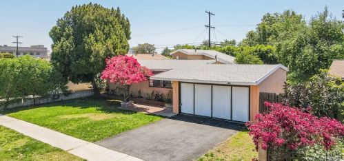 13860 Community St, Van Nuys, CA 91402-3839