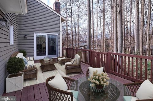 16 Hunters Cir, Lebanon NJ  08833-4395 exterior