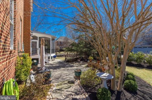 19376 Ml Dm Pl, Leesburg VA 20176-1637 exterior