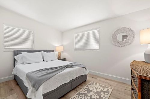 1343 Delmar Ln, Naples FL  34104-4284 exterior