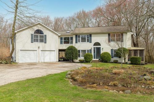 441 Stony Ln, North Kingstown, RI 02852-3829