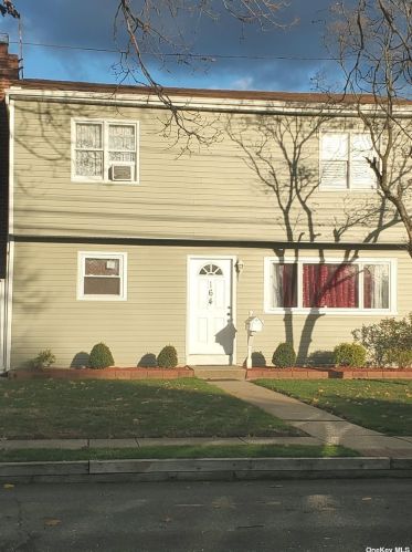 164 1st Ave, North Lindenhurst, NY 11757-1104