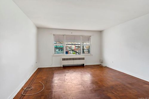 1416 Burke Ave, Bronx, NY 10469-3007