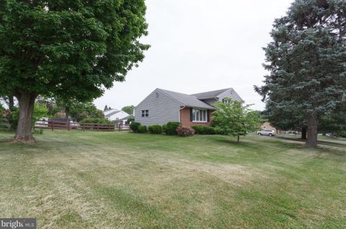 215 Hogeland Rd, Southampton, PA 18966-3378