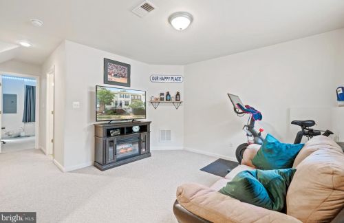 10048 Moxleys Ford Ln, Bristow VA  20136-3001 exterior