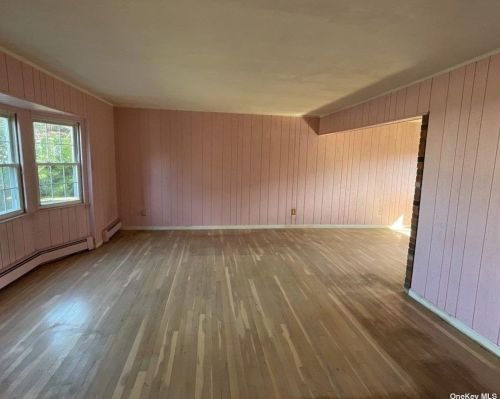 10 Gail Ct, Deer Park, NY 11729-5410
