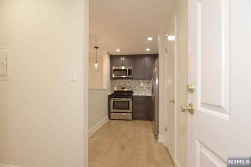 2103 Hawthorne Ln, Mahwah NJ  07430-3496 exterior