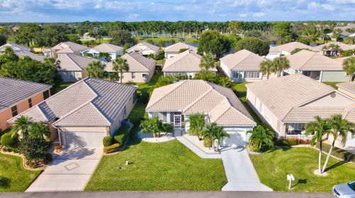 899 Sarria Ct, Fort Pierce FL  34986-1700 exterior