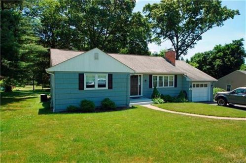 18 Crescent Ave, Warwick, NY 10990-1002