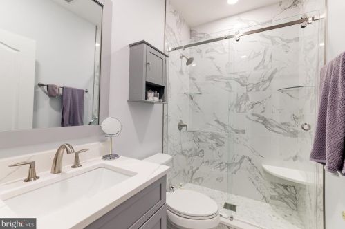 43331 Riverpoint Dr, Leesburg VA 20176-1296 exterior