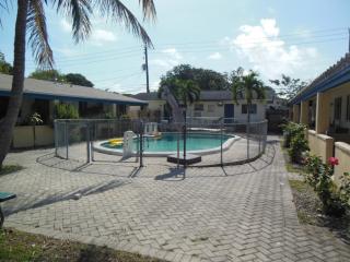 1714 Thomas St, Hollywood FL  33020-2269 exterior