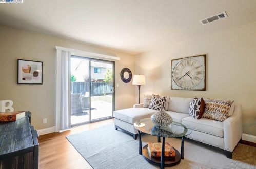 3530 Whitehall Ct, Pleasanton CA  94588-3507 exterior