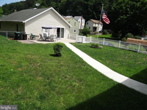 27 Eaton St, Schuylkill Haven PA  17972-1022 exterior