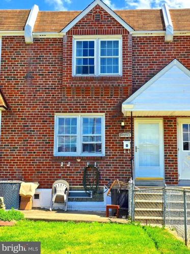 8729 Ditman St, Philadelphia, PA 19136-2103