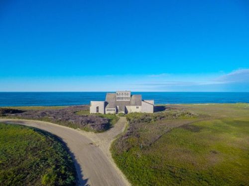 31 Starbuck Rd, Nantucket, MA 02554-2539