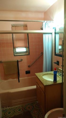 729 232nd St, Bronx NY  10466-4107 exterior