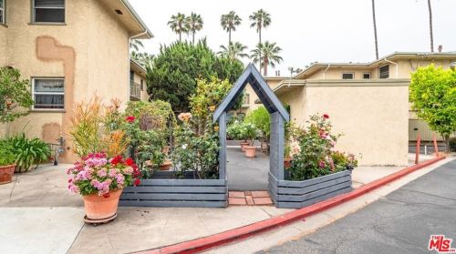 5327 Cahuenga Blvd, North Hollywood CA  91601-3442 exterior