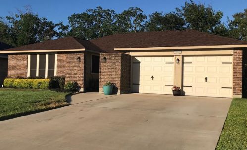 304 Forest Hills Dr, League City, TX 77573-5769