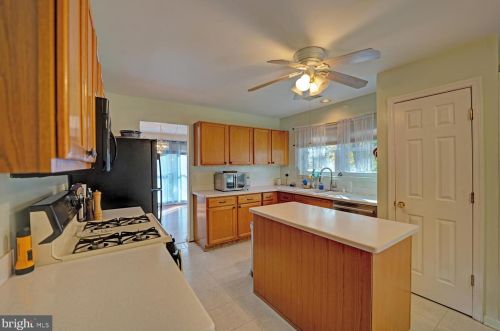 102 Falmouth Way, Dover DE  19904-5390 exterior