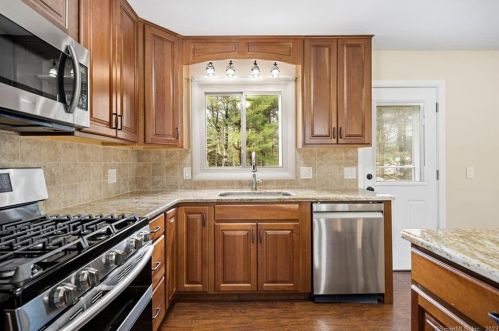 120 Wentworth Dr, Wapping CT  06074-1259 exterior
