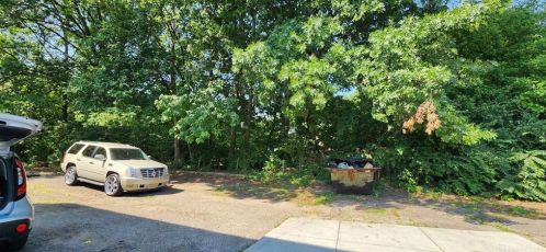 8121 Daly Rd, Cincinnati OH 45231-5702 exterior