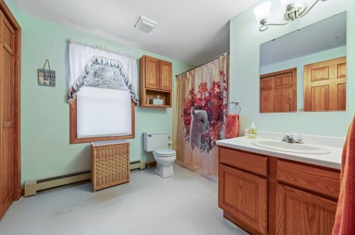 12 Ginger Dr, Goffstown NH  03045-2939 exterior