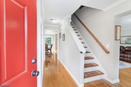 18 Abbott Ct, Flemington, NJ 08822-1310