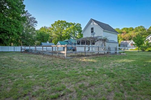 27 Main St, Newton NH  03858-3306 exterior