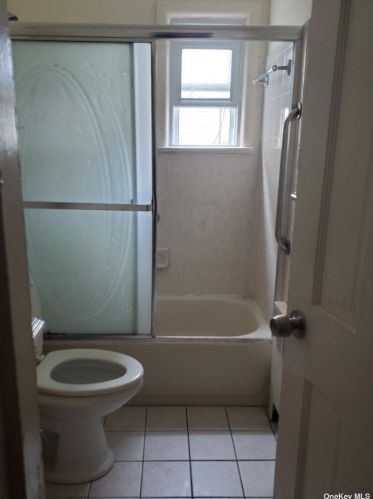 13-83 Eggert Pl, Far Rockaway NY  11691-2354 exterior