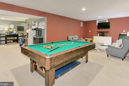 6012 Abernethy Ln, Gainesville VA 20155-4505 exterior