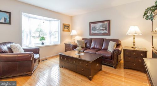 3704 Fox Pointe Ct, Glen Mills, PA 19342-8116