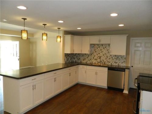 116 Harlan Dr, Walbridge, OH 43465-1435