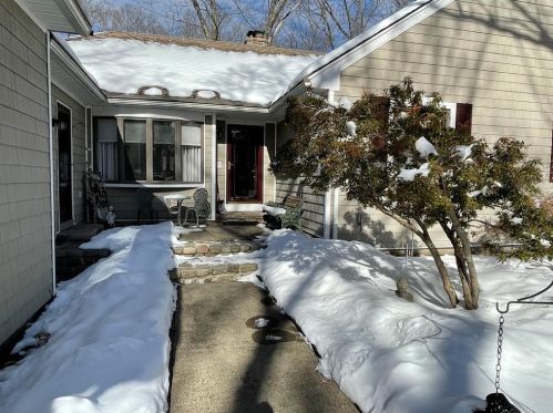 128 Pound Rd, Cumberland RI  02864-2704 exterior