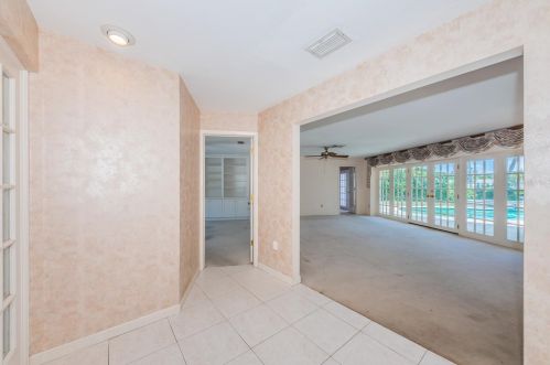 1068 44th Ave, Saint Petersburg, FL 33703-5240