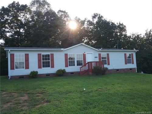 131 Cripple Creek Ln, Statesville, NC 28677-9301