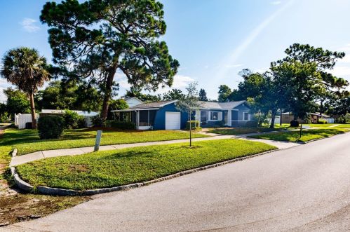 5933 15th Ave, Saint Petersburg FL  33707-3305 exterior