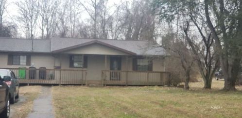 611 Thomas St, Belpre, OH 45714-1926