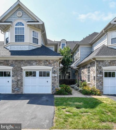 13877 Gullane Dr, Woodbridge, VA 22191-1461