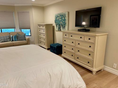 2043 Majorca Dr, Oxnard CA exterior